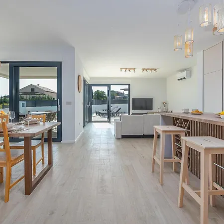 4 Bedroom Cozy In Brig Сasa de vacaciones *