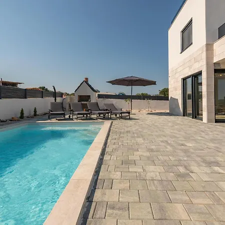 4 Bedroom Cozy In Brig Сasa de vacaciones Poljica-Brig