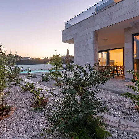 4 Bedroom Cozy In Brig Poljica-Brig