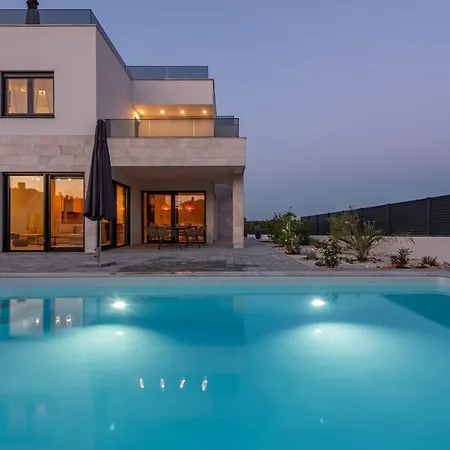 Сasa de vacaciones 4 Bedroom Cozy In Brig