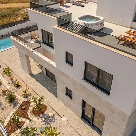 4 Bedroom Cozy In Brig *