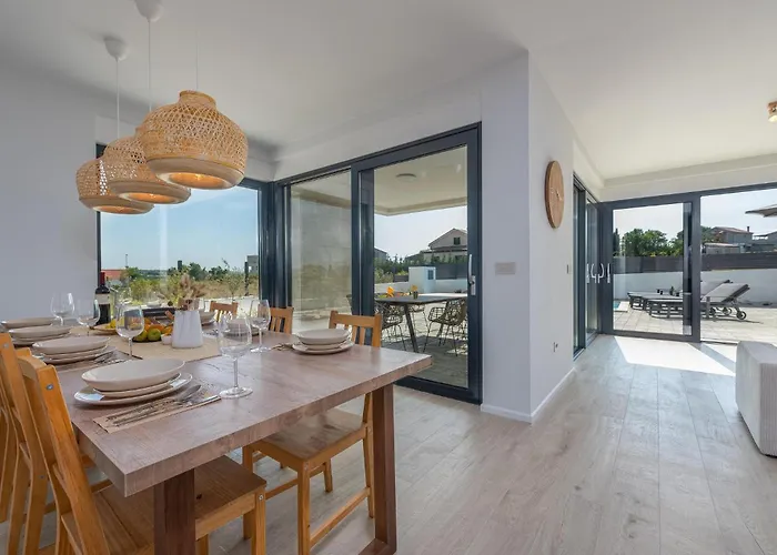 4 Bedroom Cozy In Brig Сasa de vacaciones