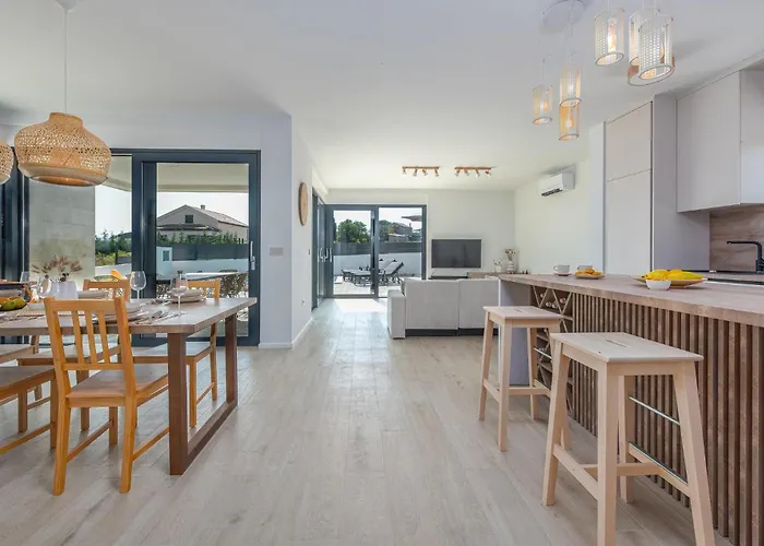 4 Bedroom Cozy In Brig 펜션 *