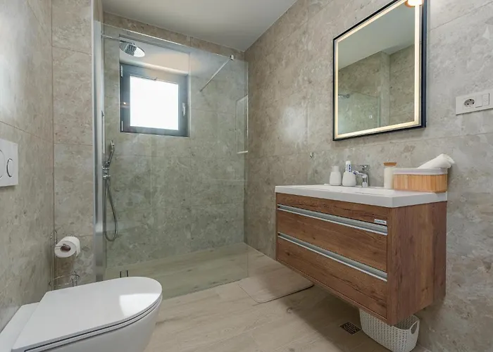 4 Bedroom Cozy In Brig Сasa de vacaciones Poljica-Brig