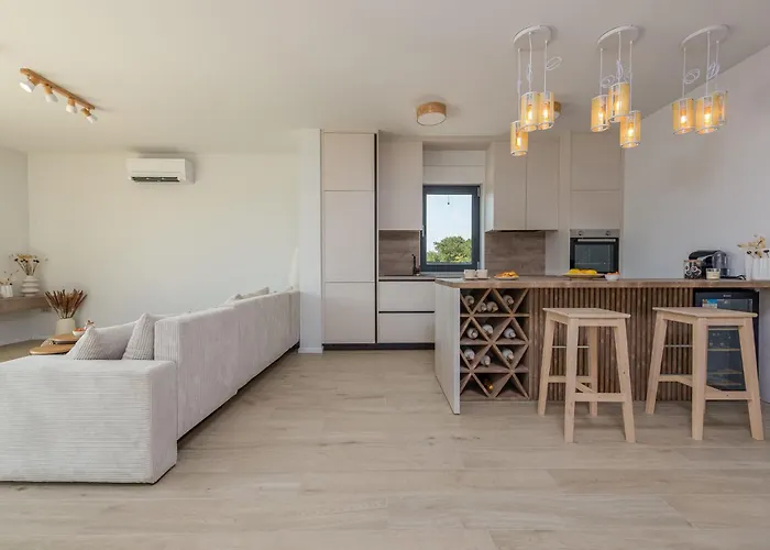 4 Bedroom Cozy In Brig *