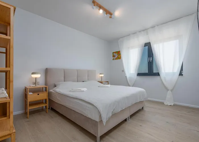 4 Bedroom Cozy In Brig * Poljica-Brig