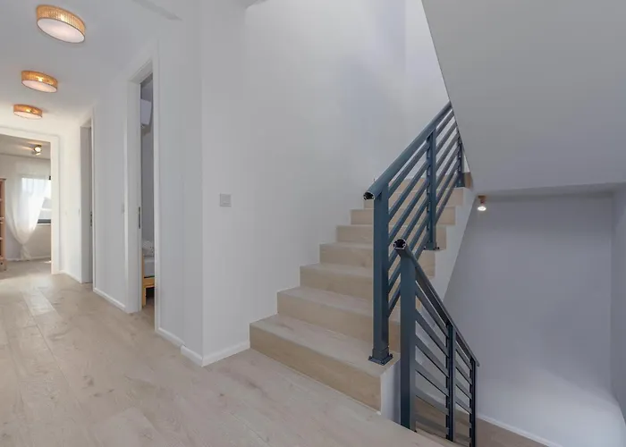 Сasa de vacaciones 4 Bedroom Cozy In Brig