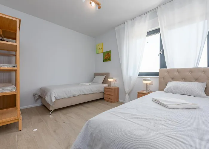 Сasa de vacaciones 4 Bedroom Cozy In Brig Poljica-Brig