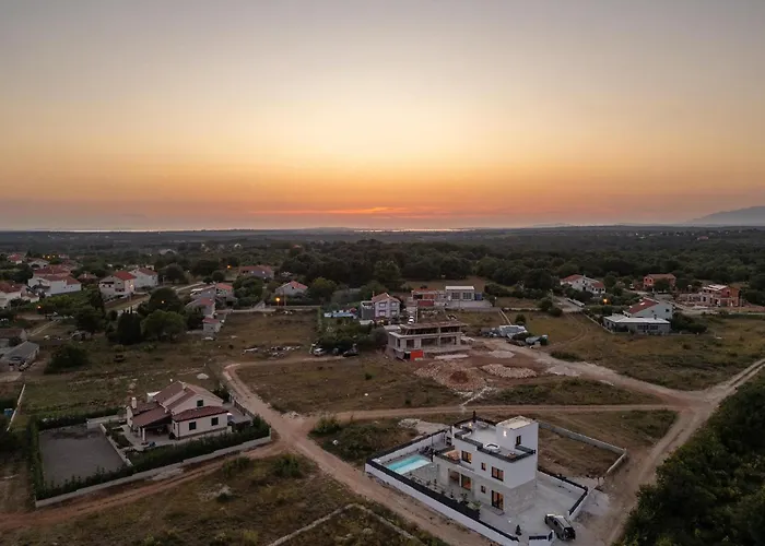 Сasa de vacaciones 4 Bedroom Cozy In Brig