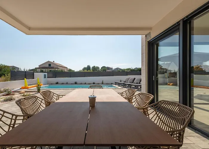 4 Bedroom Cozy In Brig *