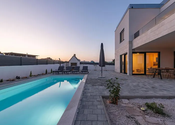 4 Bedroom Cozy In Brig * Poljica-Brig