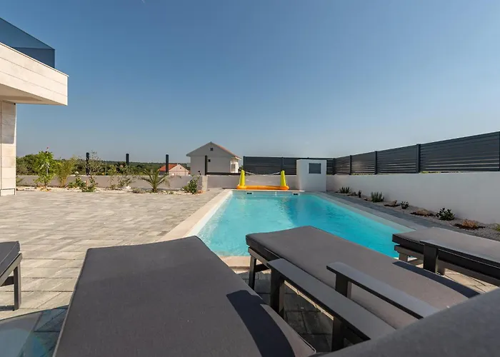 4 Bedroom Cozy In Brig Сasa de vacaciones