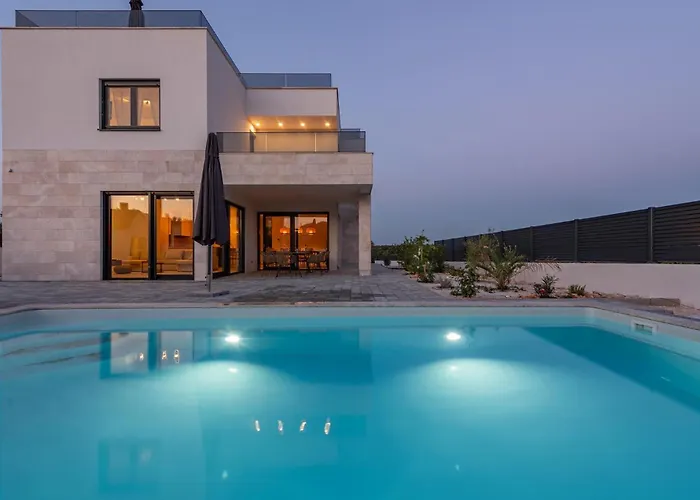 Сasa de vacaciones 4 Bedroom Cozy In Brig