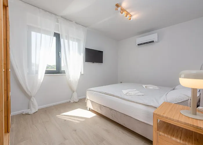 4 Bedroom Cozy In Brig Сasa de vacaciones *