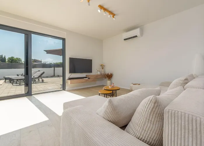 Сasa de vacaciones 4 Bedroom Cozy In Brig *