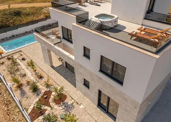 4 Bedroom Cozy In Brig *