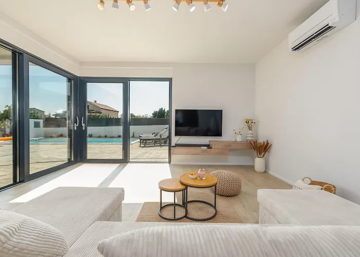 4 Bedroom Cozy In Brig Poljica-Brig