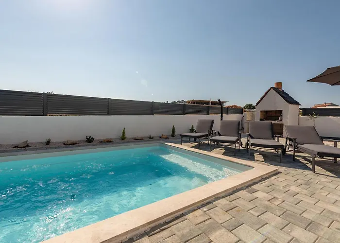 4 Bedroom Cozy In Brig Сasa de vacaciones